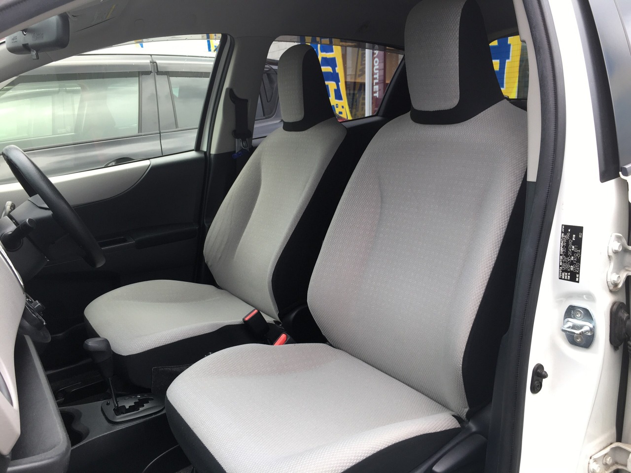 2012  TOYOTA VITZ